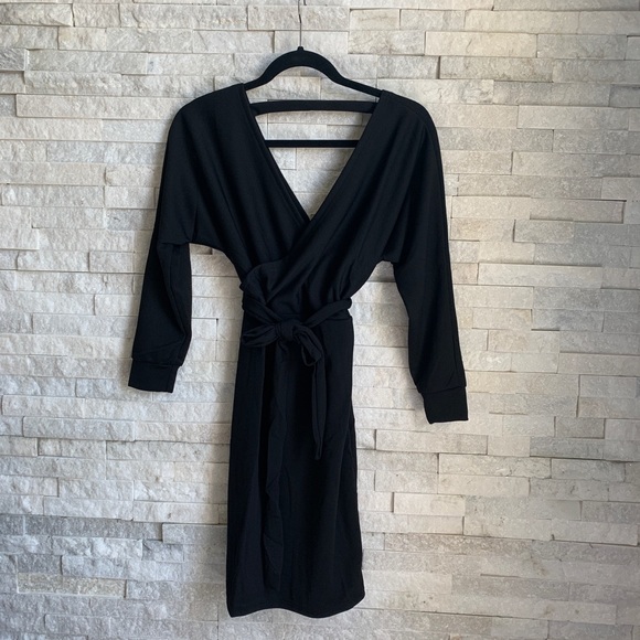 Black Long Sleeve Ribbed Fabric Dress - Picture 4 of 6